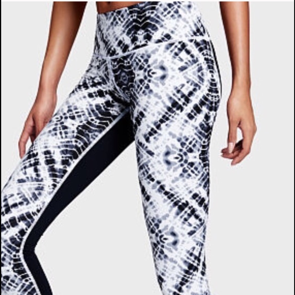 Victoria’s Secret VSX Sport Knockout Tight Leggings